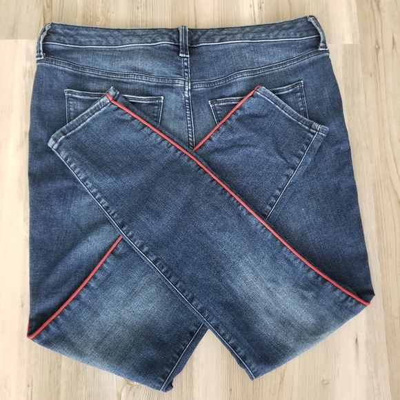 Women's Mid-Rise Jeans - Universal Thread™ - Picture 2 of 8